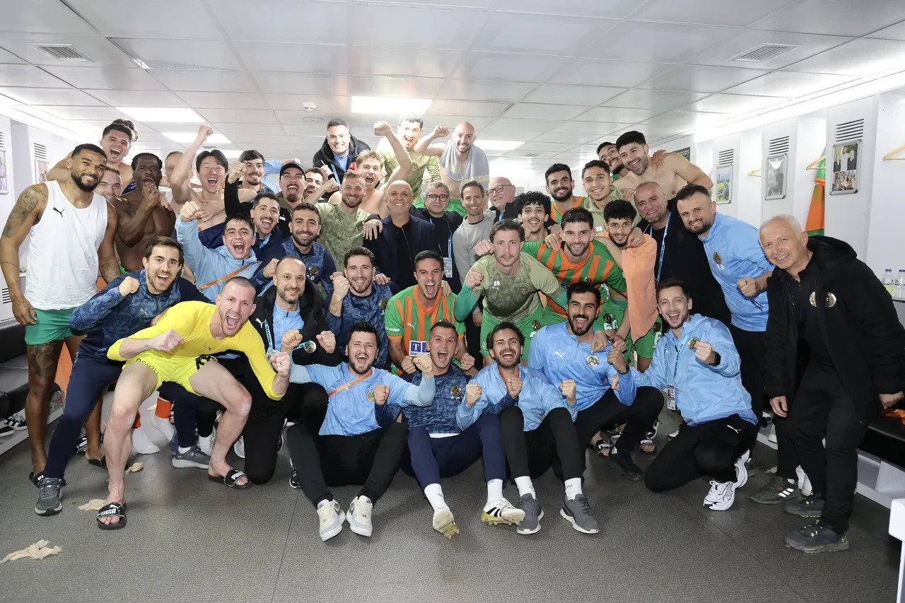 Trabzonspor Alanyaspor deplasmanında | SÜPER LİG CANLI MAÇ ANLATIMI