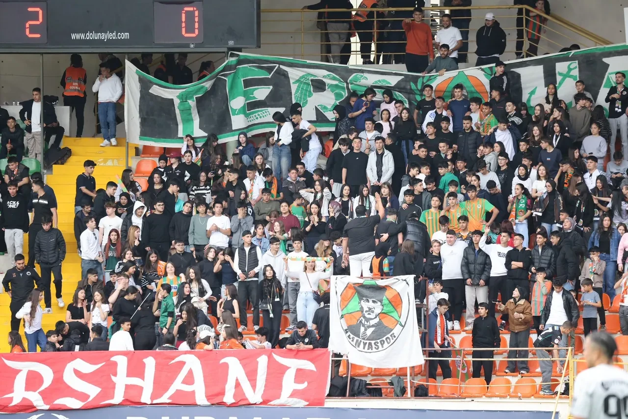 Trabzonspor Alanyaspor deplasmanında | SÜPER LİG CANLI MAÇ ANLATIMI