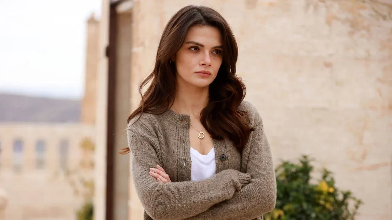 Uzak Şehir’in Alya’sı Sinem Ünsal artık İstanbul’da! Hikayesi şimdiden merak konusu oldu