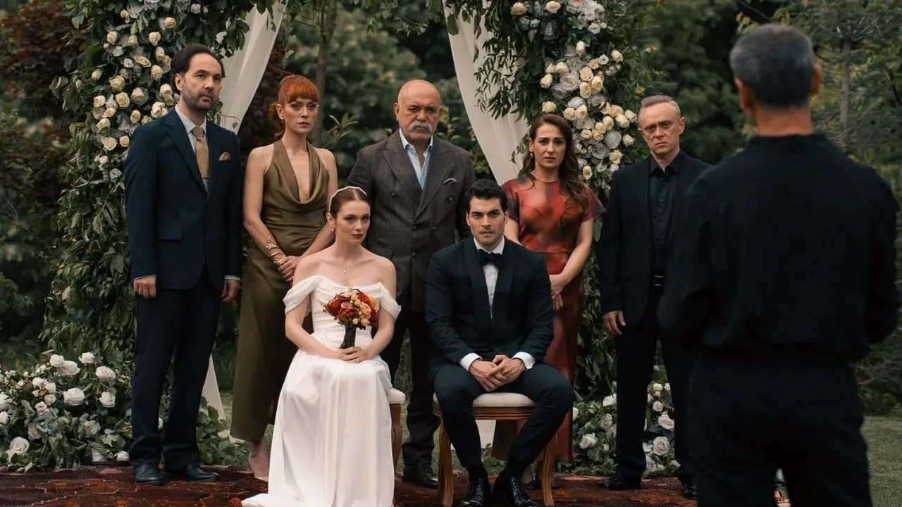 Veliaht dizisinin yıldızları bir araya geldi! Erkan Kolçak Köstendil, Hazal Türesan ve Burak Altay aynı sahnede