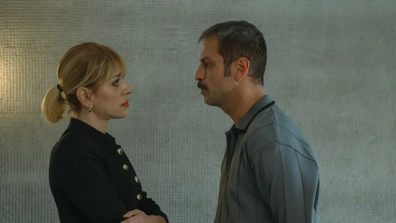 Veliaht dizisinin yıldızları bir araya geldi! Erkan Kolçak Köstendil, Hazal Türesan ve Burak Altay aynı sahnede