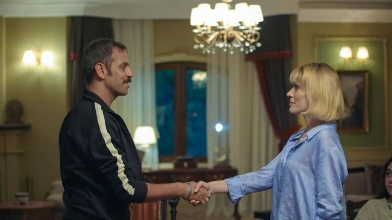 Veliaht dizisinin yıldızları bir araya geldi! Erkan Kolçak Köstendil, Hazal Türesan ve Burak Altay aynı sahnede