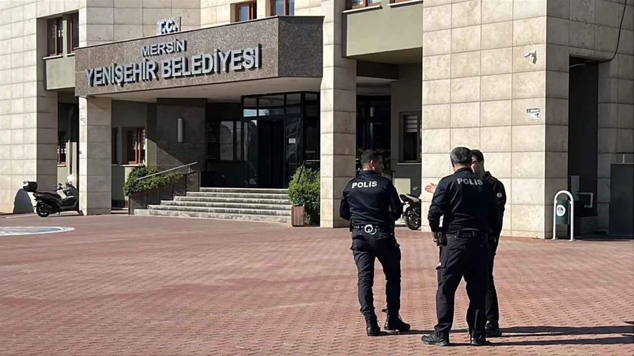 Yenişehir Belediyesi'ne yolsuzluk operasyonunda yarış atını millete yediren firmanın sahipleri de gözaltında