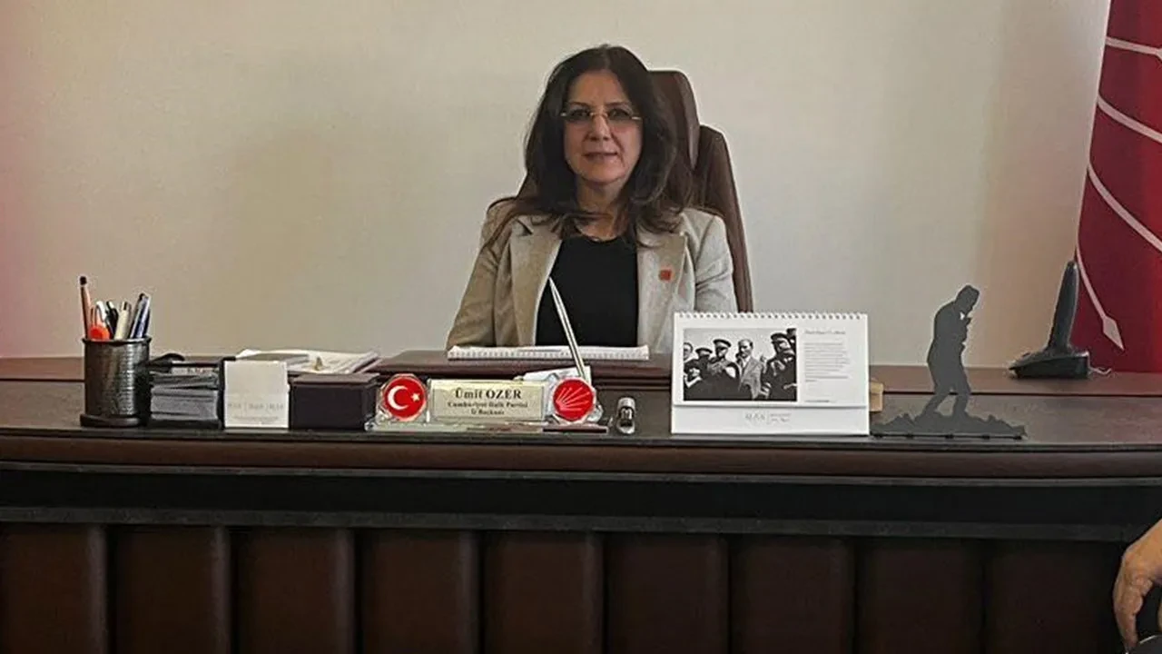 CHP'de istifa depremi! Ümit Özer görevini bıraktı