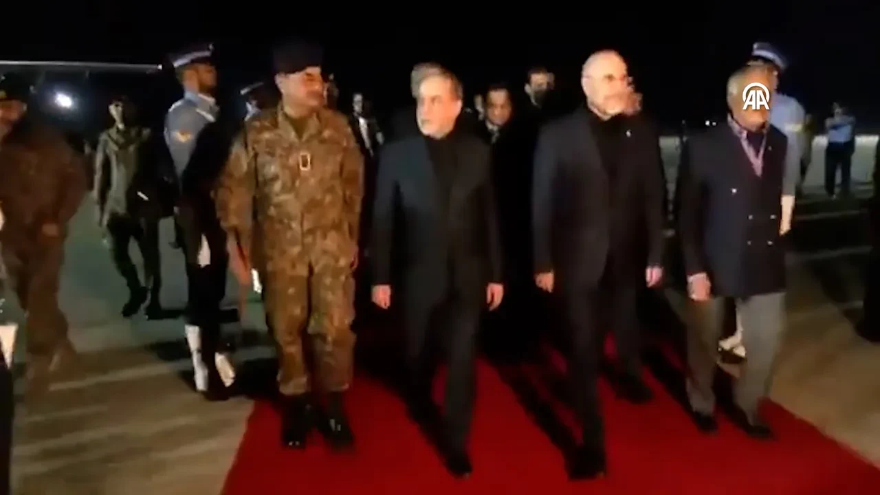 Dünyanın gözü kulağı Pakistan'daki kritik görüşmelerde! ABD ve İran heyetleri İslamabad'a ulaştı
