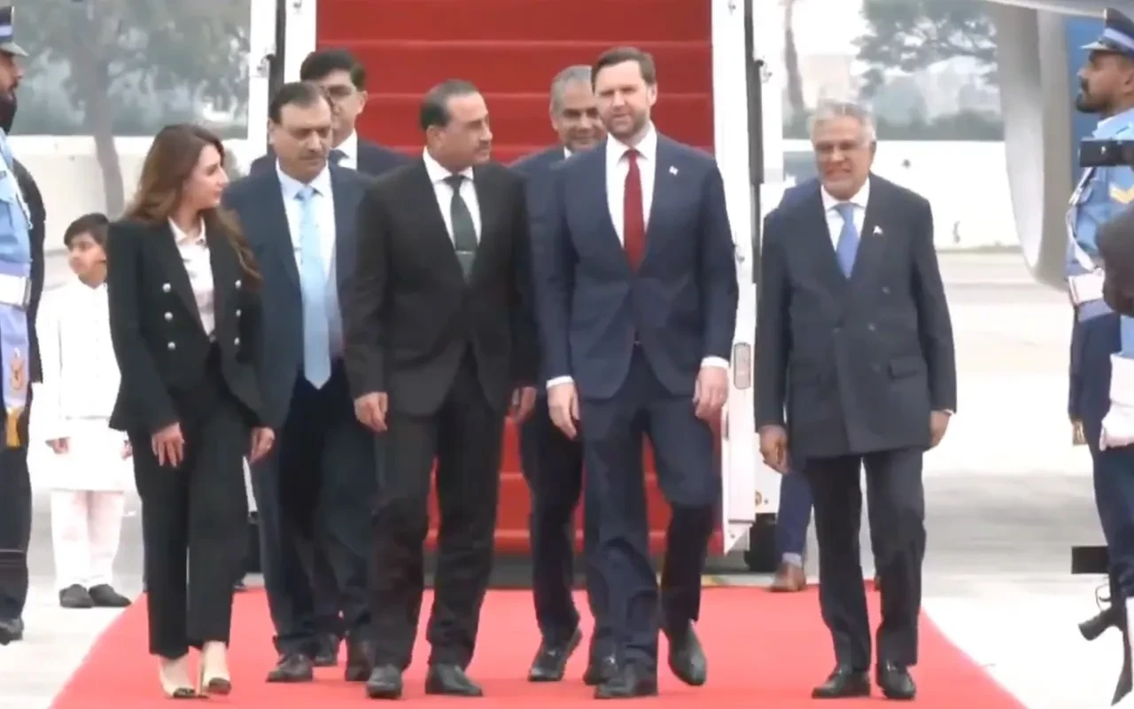 Dünyanın gözü kulağı Pakistan'daki kritik görüşmelerde! ABD ve İran heyetleri İslamabad'a ulaştı