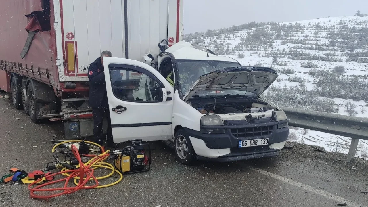 Erzurum'da korkunç kaza! Ölü ve yaralılar var