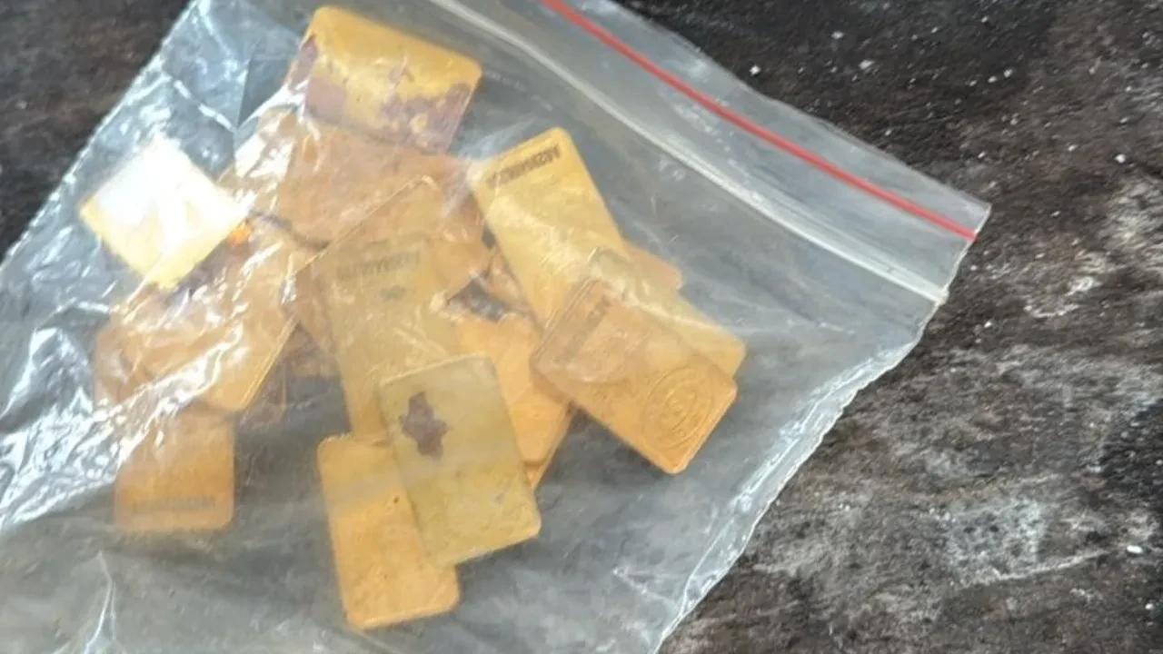 Fatih’te sahte altın operasyonu: Pirinçten üretip, ünlü markaların mührünü vurmuşlar