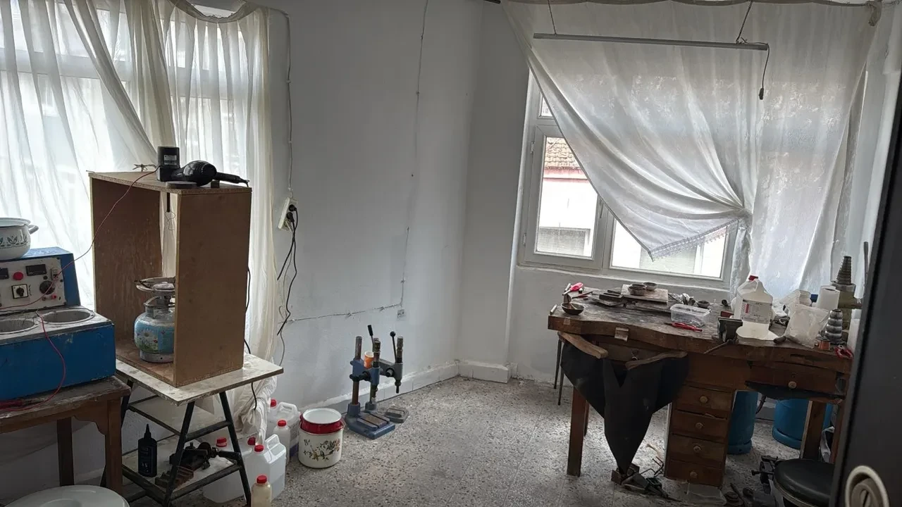 Fatih’te sahte altın operasyonu: Pirinçten üretip, ünlü markaların mührünü vurmuşlar