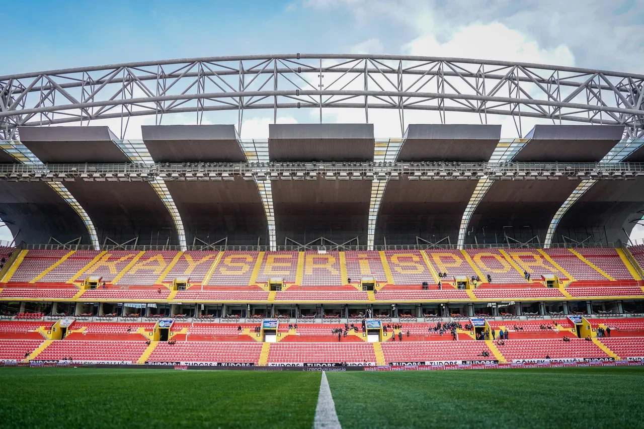 Fenerbahçe Kayserispor deplasmanında farklı kazandı: Zirvede ısrar!