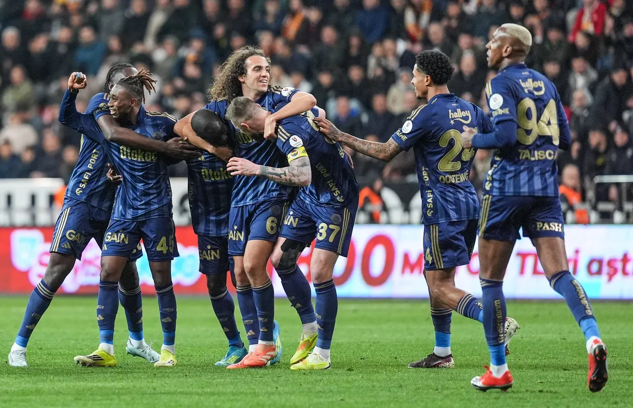 Fenerbahçe Kayserispor deplasmanında farklı kazandı: Zirvede ısrar!