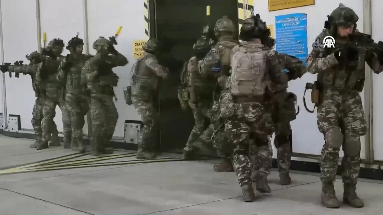 Görüntüleri MSB paylaştı! 'Sızdılar, indiler, etkisiz hale getirdiler'