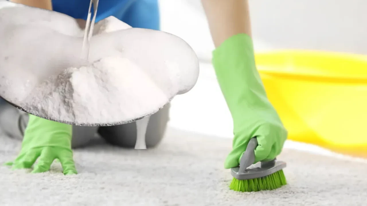 Halılara karbonat döküp süpürün! İşte temizlikteki ilk tüyo