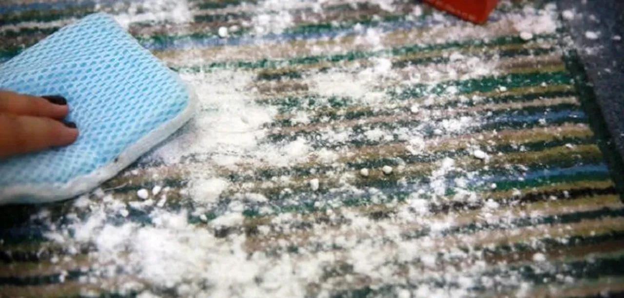 Halılara karbonat döküp süpürün! İşte temizlikteki ilk tüyo