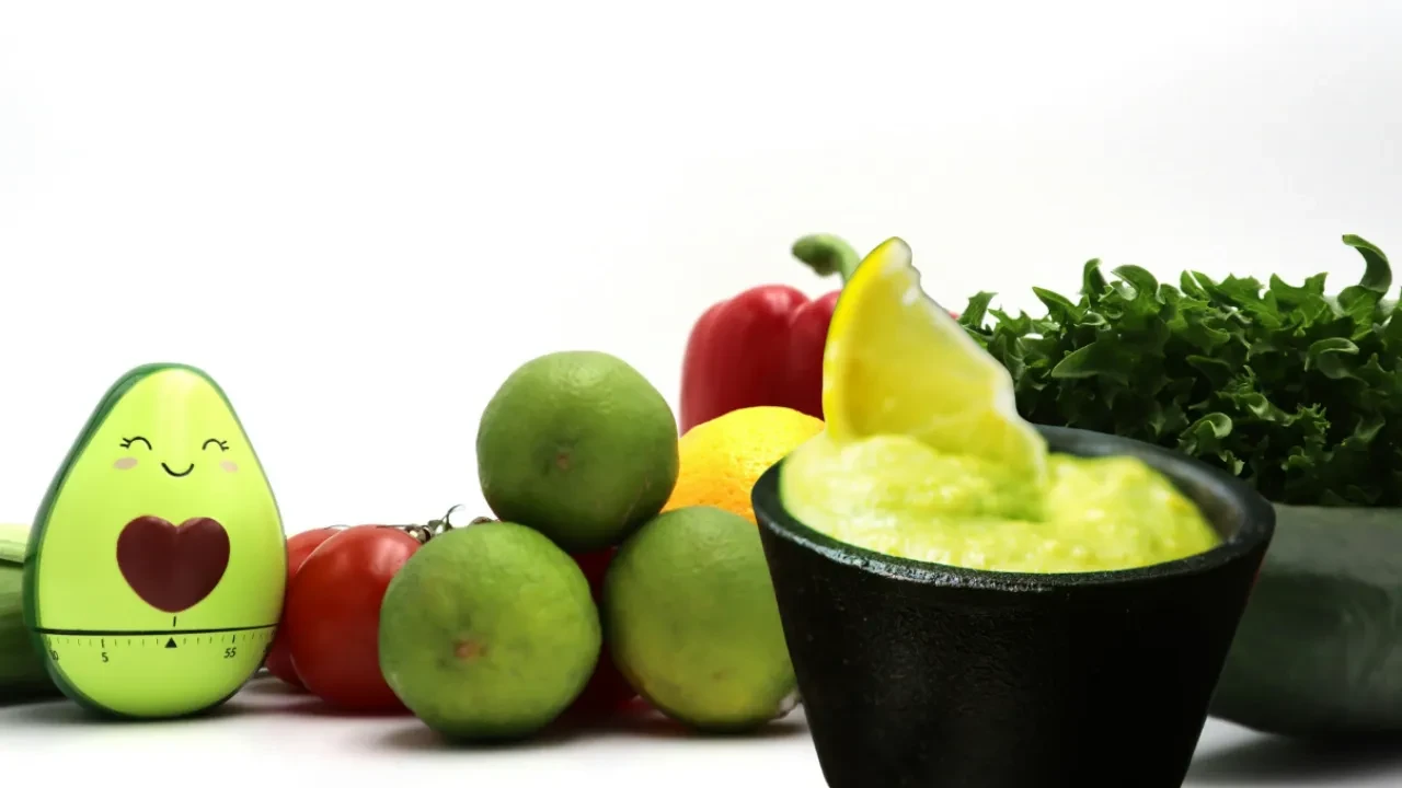 Kahvaltı sofralarının yeni gözdesi avokado sos! Hem zayıflatıyor hem de güzelleştiriyor