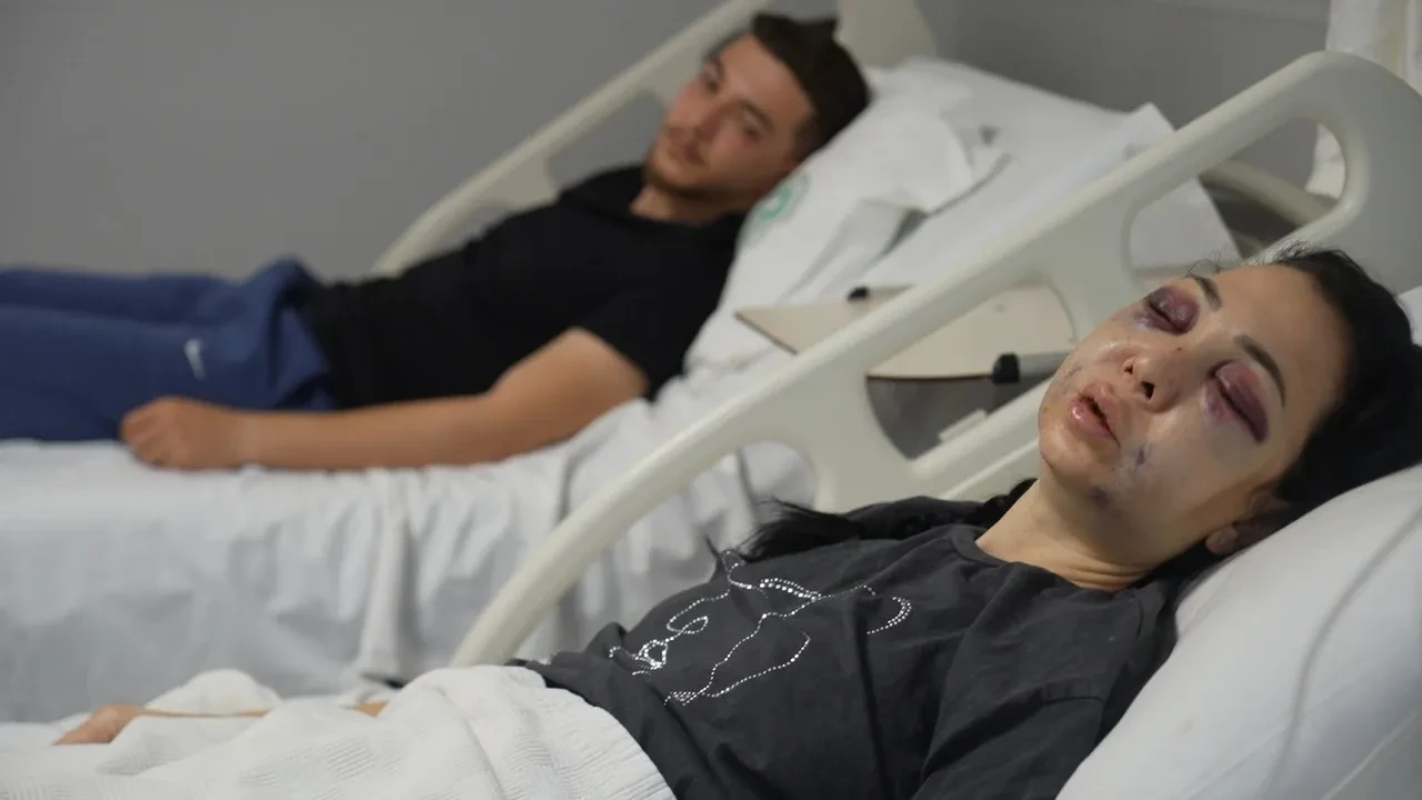 Küfür uyarısına vahşet: Anne ve oğlunu tanınmaz hale getirdiler!