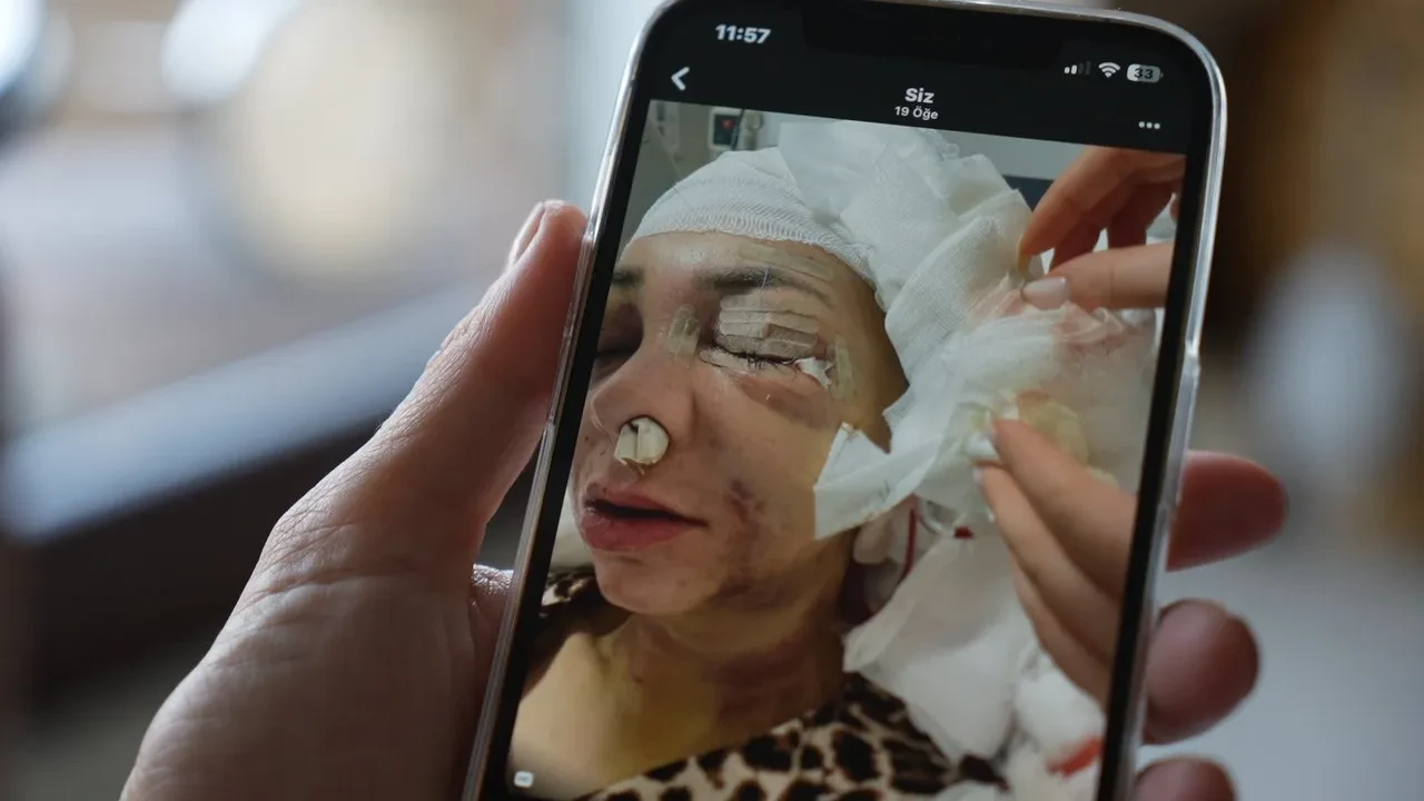 Küfür uyarısına vahşet: Anne ve oğlunu tanınmaz hale getirdiler!