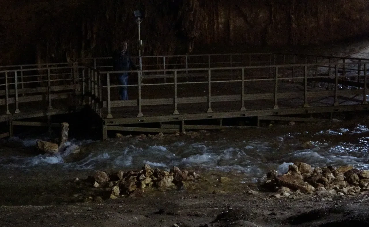 Mersin'de 13 yıl sonra bir ilk yaşandı! Cennet Obruğu'ndan su çıktı