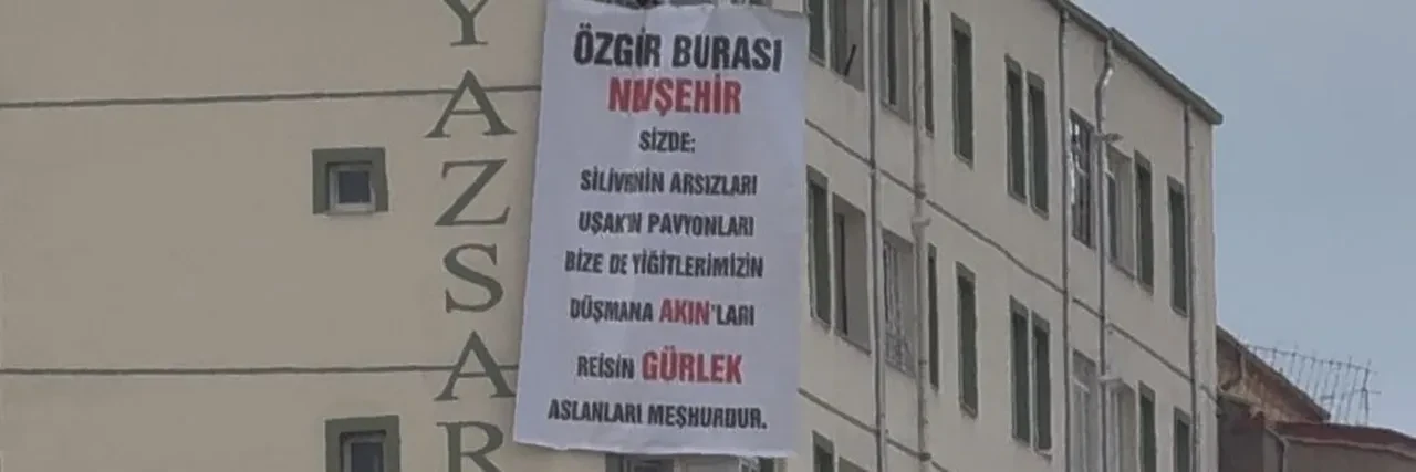 Özgür Özel'e Nevşehir'de pankart şoku! Gördüğü manzara karşısında küplere bindi