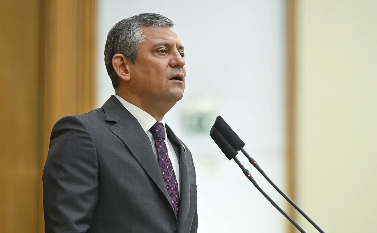 Özgür Özel'e Nevşehir'de pankart şoku! Gördüğü manzara karşısında küplere bindi