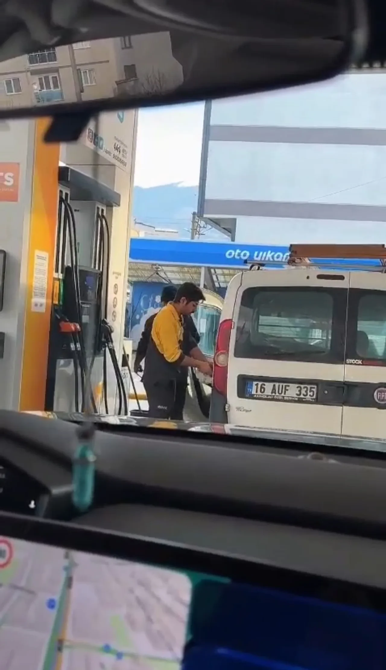 Plakayı okuyamayınca fişe ‘Putin’ yazdı: Ruslar güldü, patron affetmedi