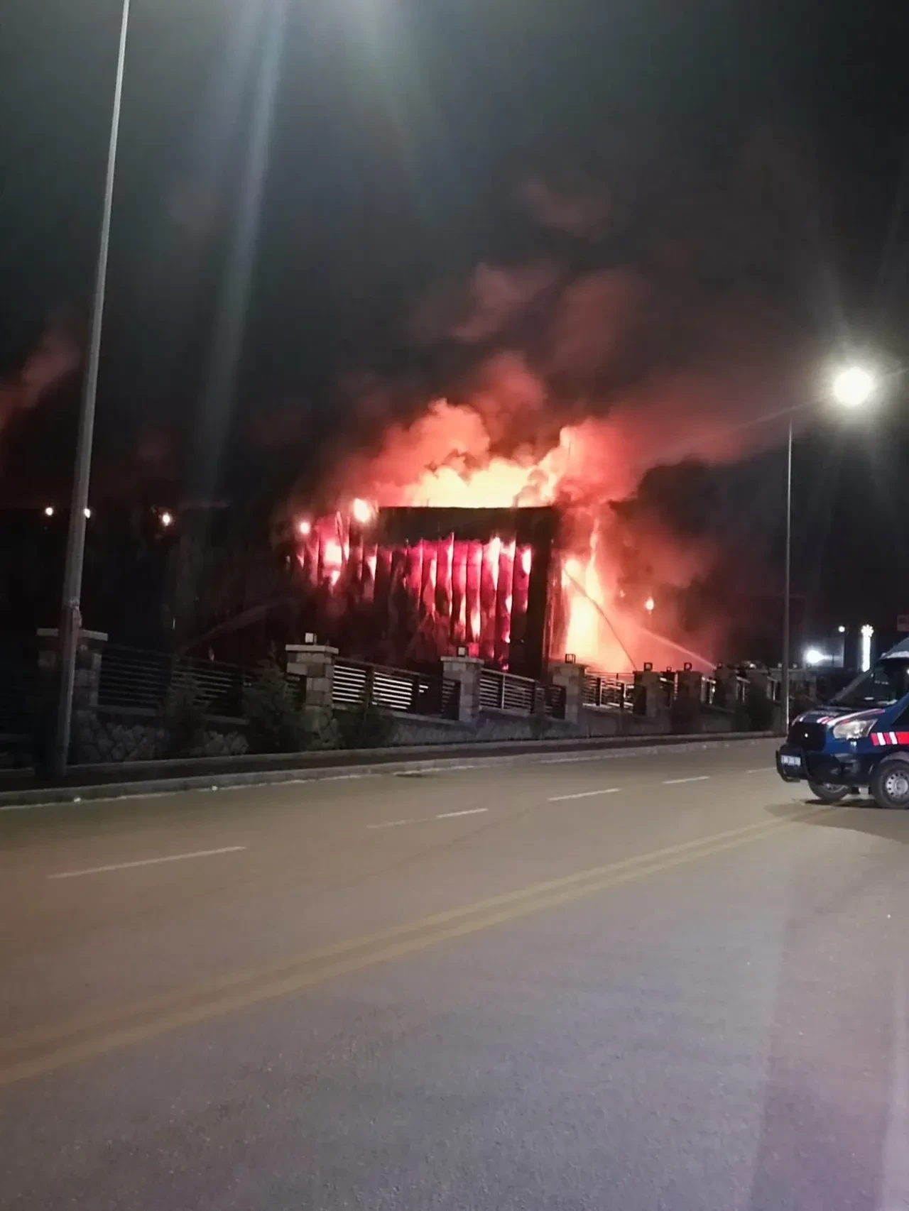 Sincan'da alevler yükseldi: İtfaiye yangınına müdahale ediliyor
