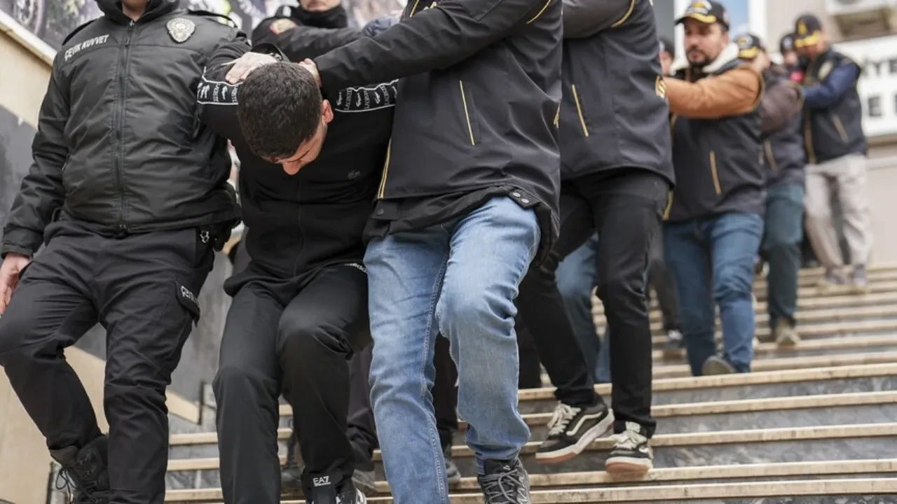 Suç örgütlerine ağır darbe! 722 kişi kıskıvrak yakalandı