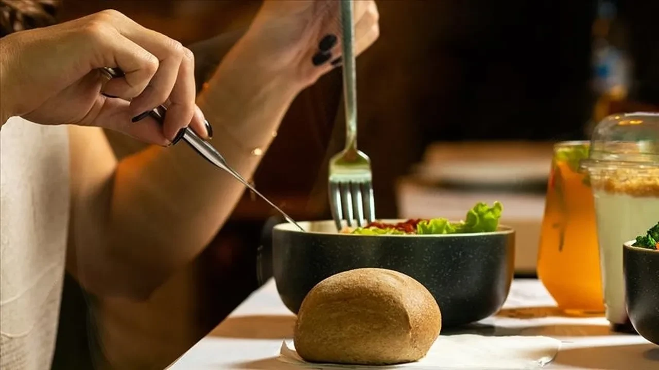 Yaz yaklaşırken aç kalmaya son! Bu kürü günde sadece bir bardak içerek göbek yağlarını cayır cayır eritebilirsiniz