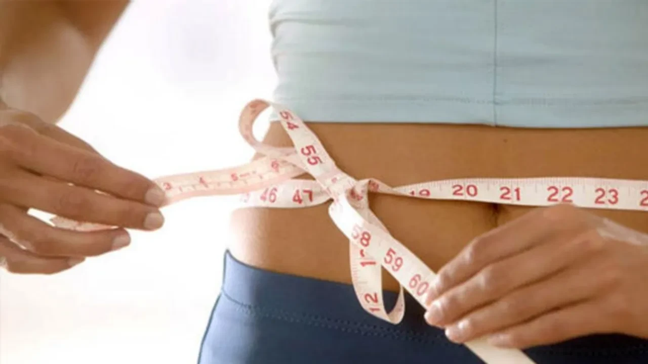 Yaz yaklaşırken aç kalmaya son! Bu kürü günde sadece bir bardak içerek göbek yağlarını cayır cayır eritebilirsiniz