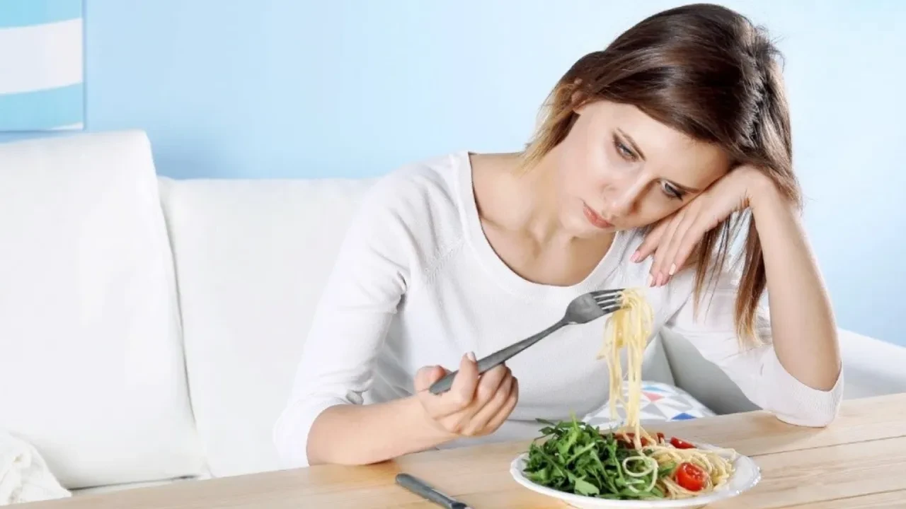 Yaz yaklaşırken aç kalmaya son! Bu kürü günde sadece bir bardak içerek göbek yağlarını cayır cayır eritebilirsiniz