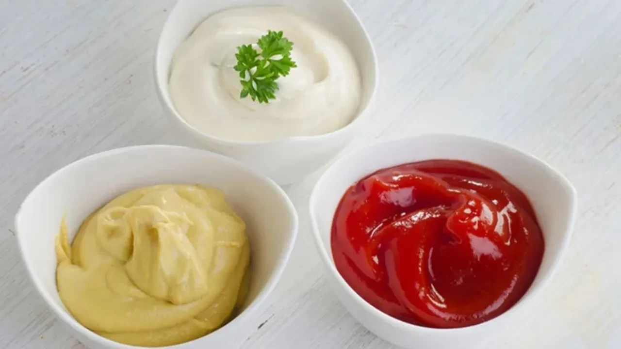 Yıllardır boşuna sinir krizi geçirmişiz! Ketçap şişelerinin kapağındaki gizli çıkıntının asıl amacı meğer buymuş