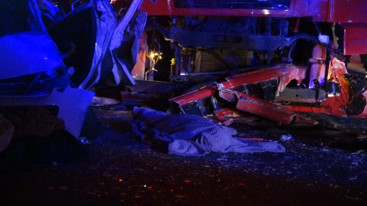 Yürek yakan kaza! 26 yaşındaki anne çocuklarını korumaya çalışırken can verdi