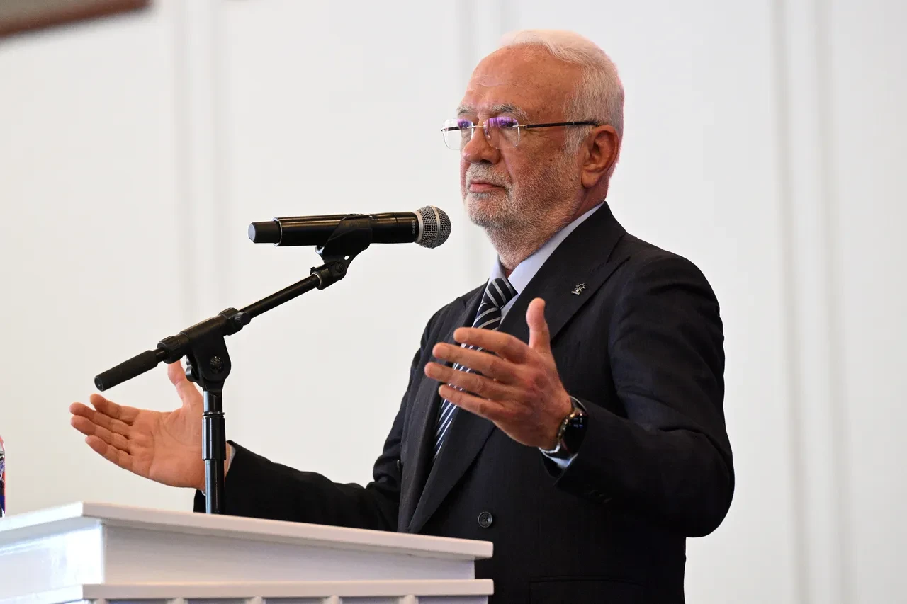 AK Parti'li Mustafa Elitaş'tan Özgür Özel'e ara seçim cevabı: Zihni özgür değil