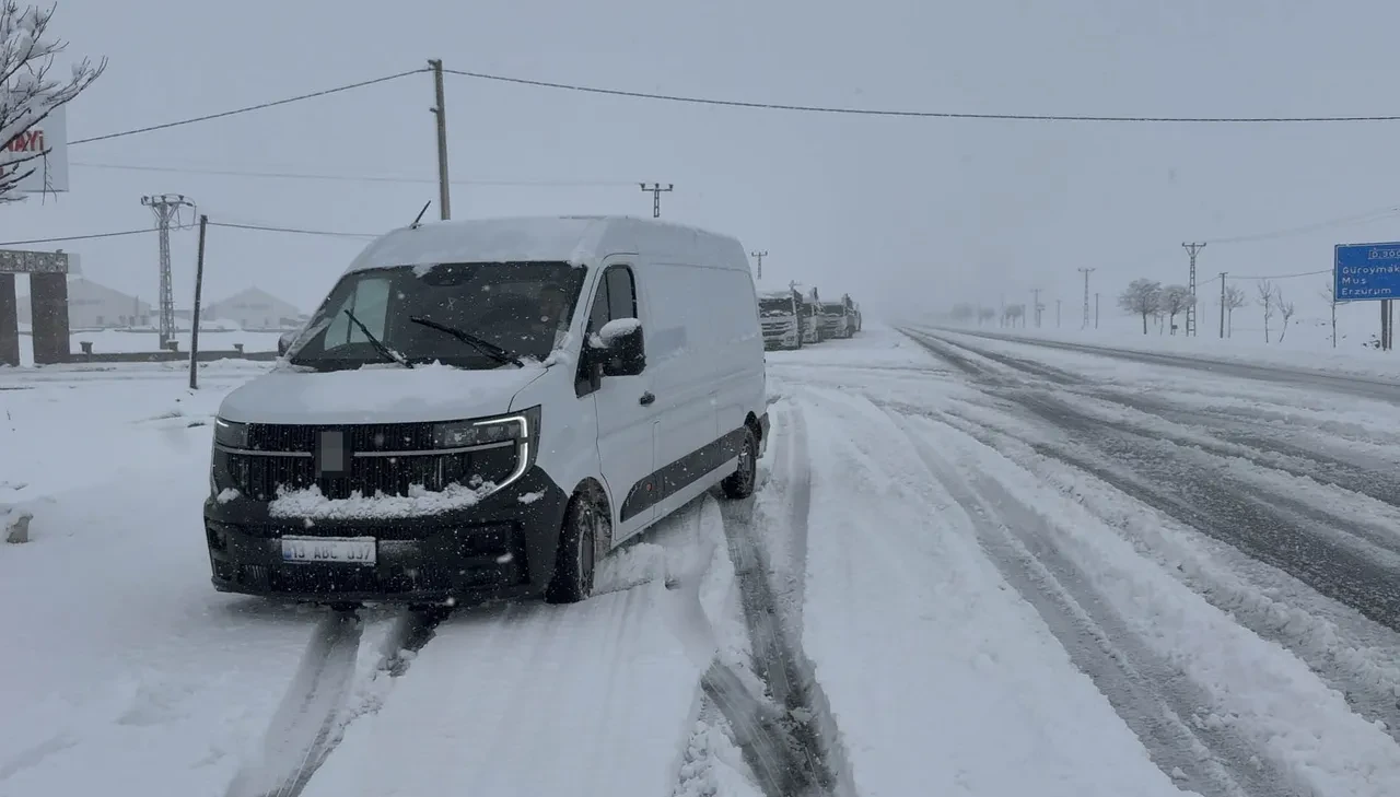 Arada sadece 24 saat var: Hem kar esareti ve hem deniz keyfi yaşanıyor