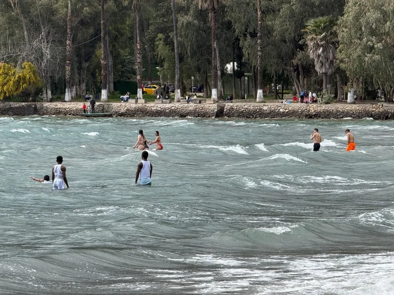 Arada sadece 24 saat var: Hem kar esareti ve hem deniz keyfi yaşanıyor