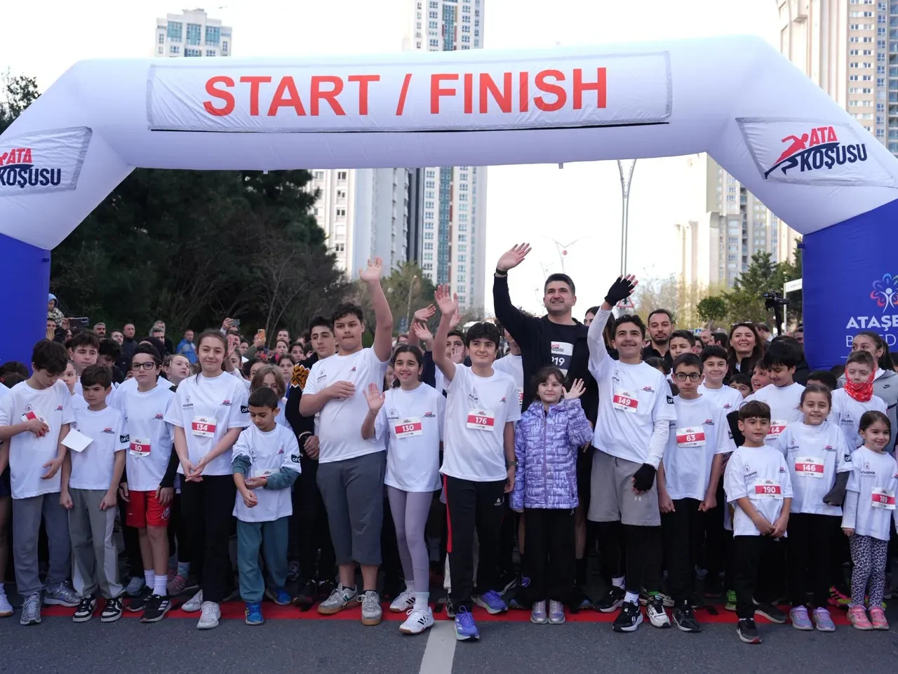 Ataşehir’de bir ilk: 1200 sporcu Ata Koşusu’nda ter döktü