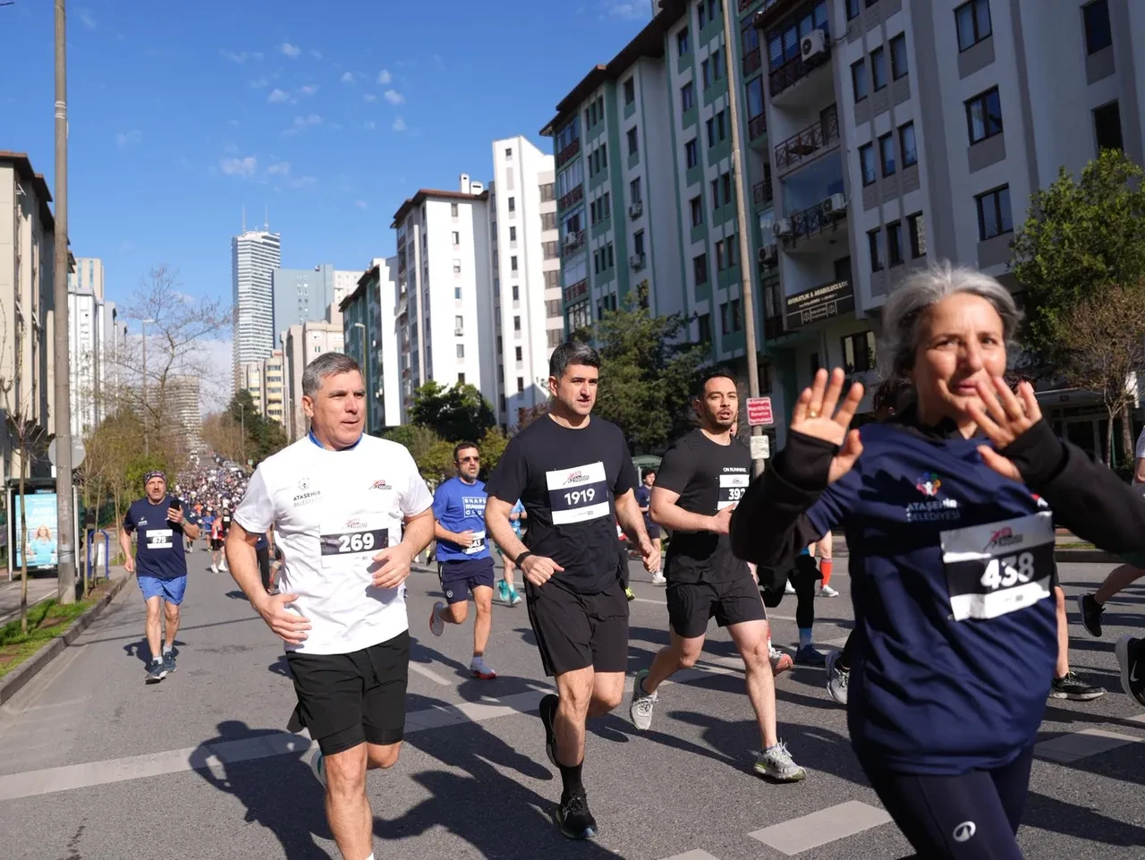 Ataşehir’de bir ilk: 1200 sporcu Ata Koşusu’nda ter döktü