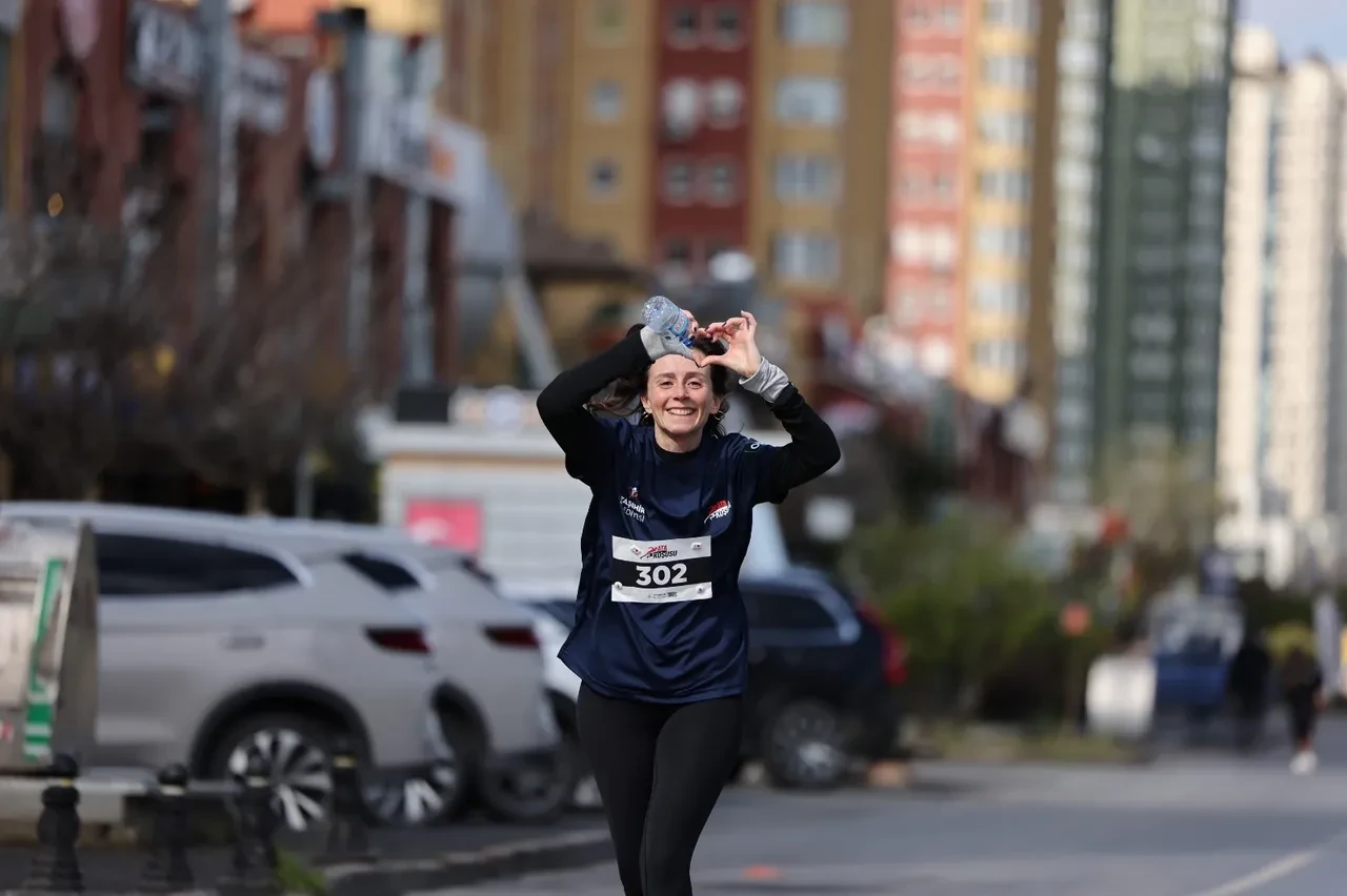 Ataşehir’de bir ilk: 1200 sporcu Ata Koşusu’nda ter döktü