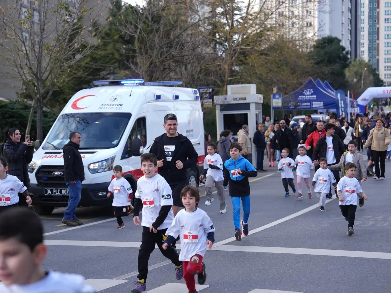 Ataşehir’de bir ilk: 1200 sporcu Ata Koşusu’nda ter döktü