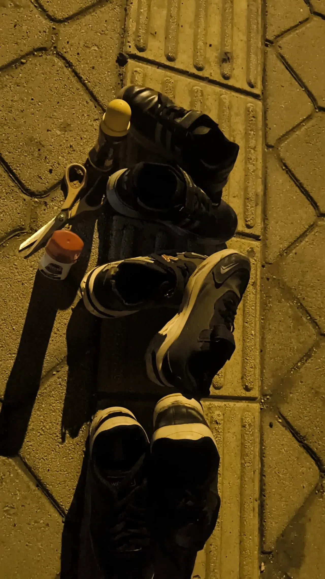 Ayakkabı hırsızlarını adım adım takip etti: Karşılaştığı manzara şaşkına çevirdi