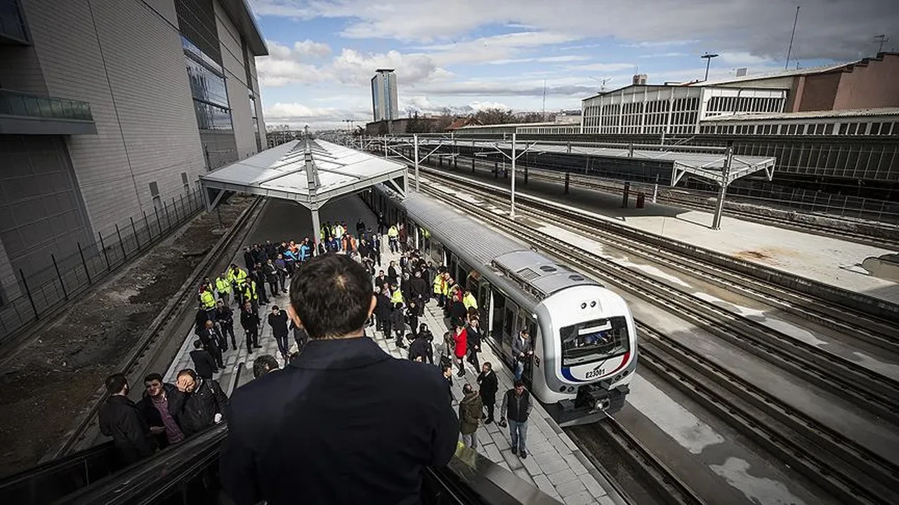 Bakan Uraloğlu duyurdu! 8 yılda 140 milyondan fazla yolcuya hizmet verdi!