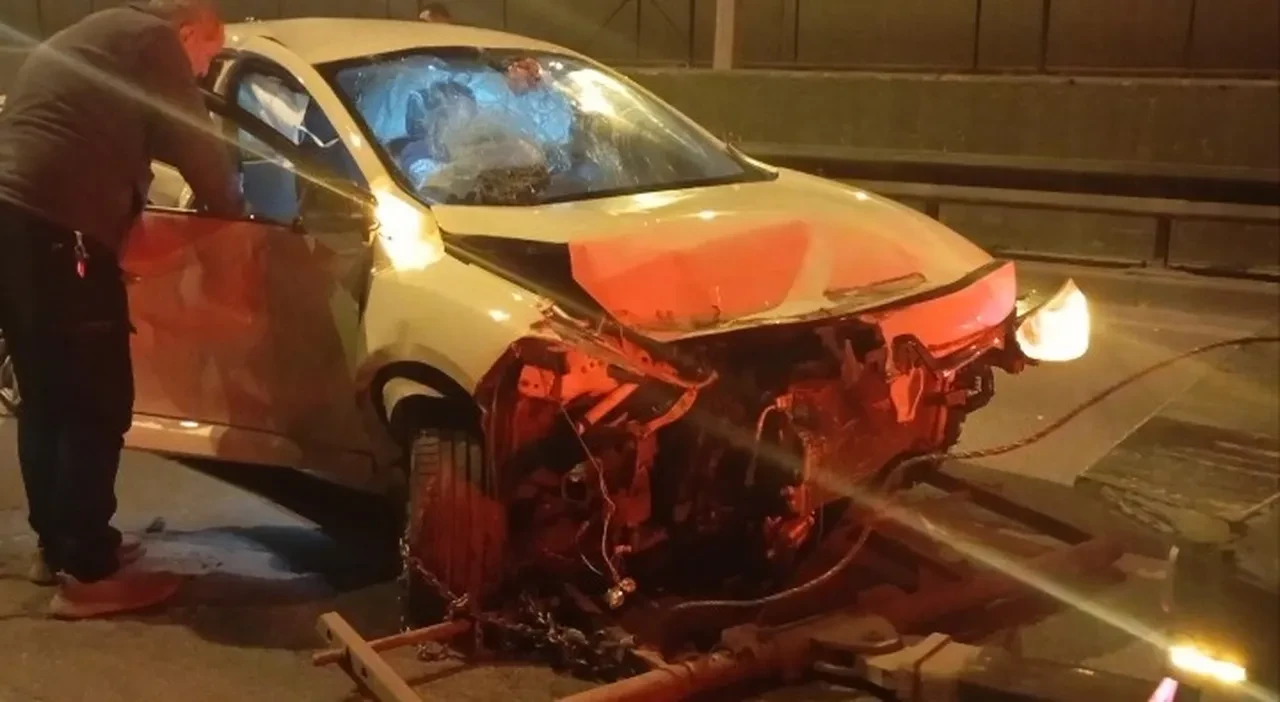 Bursa'da 3 araç birbirine girdi! Çok sayıda yaralı var