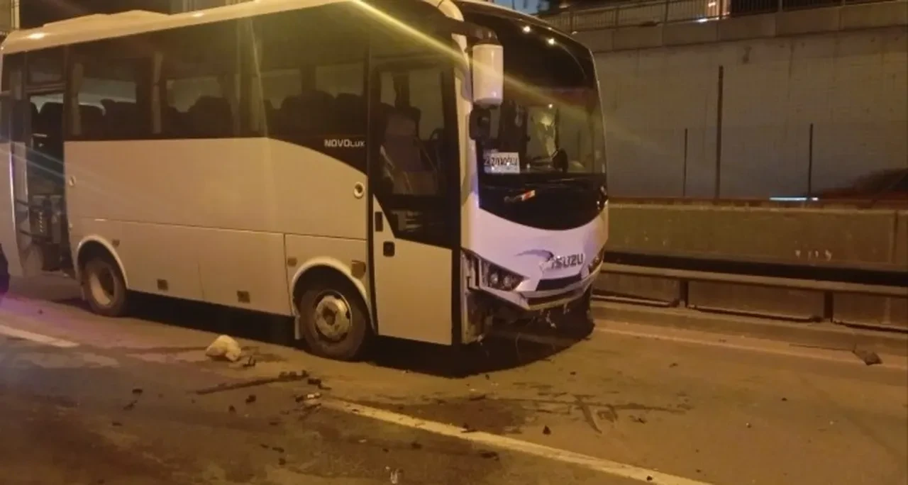 Bursa'da 3 araç birbirine girdi! Çok sayıda yaralı var