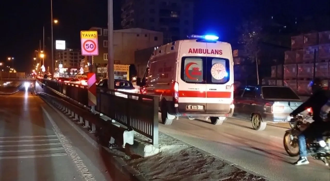 Bursa'da 3 araç birbirine girdi! Çok sayıda yaralı var