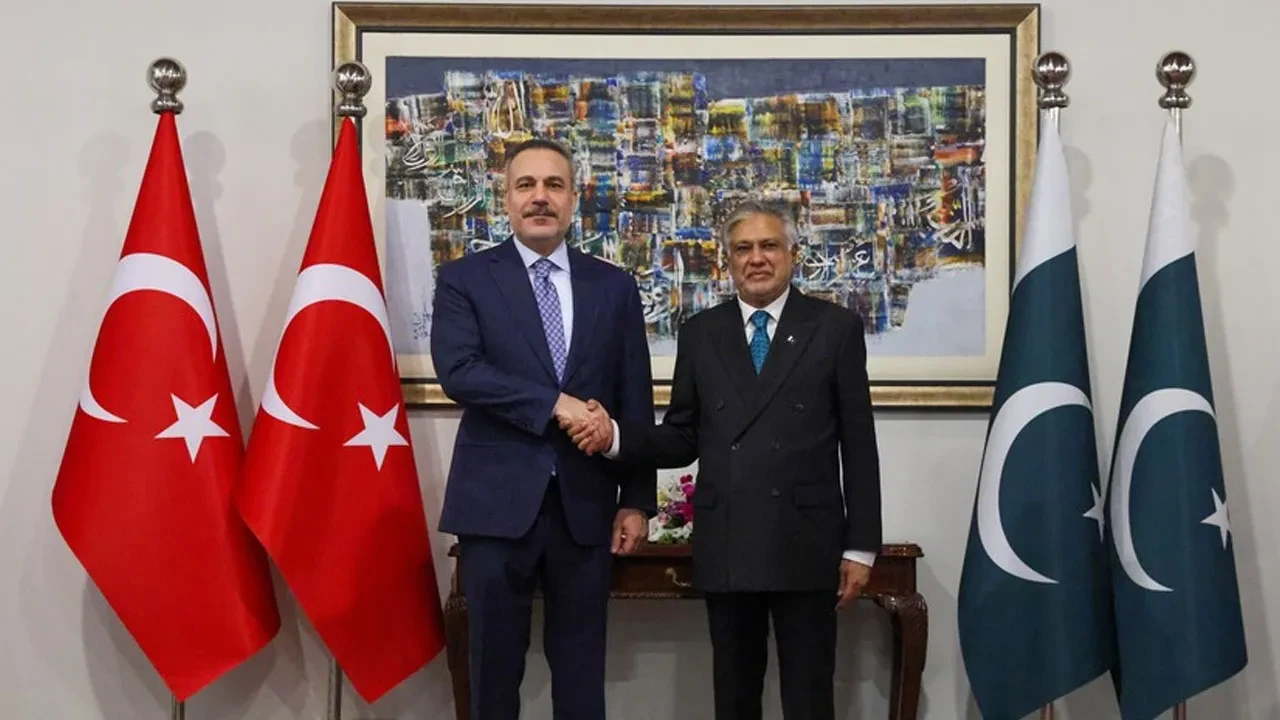 Dışişleri Bakanı Hakan Fidan Pakistanlı mevkidaşı Muhammed İshak Dar ile görüştü
