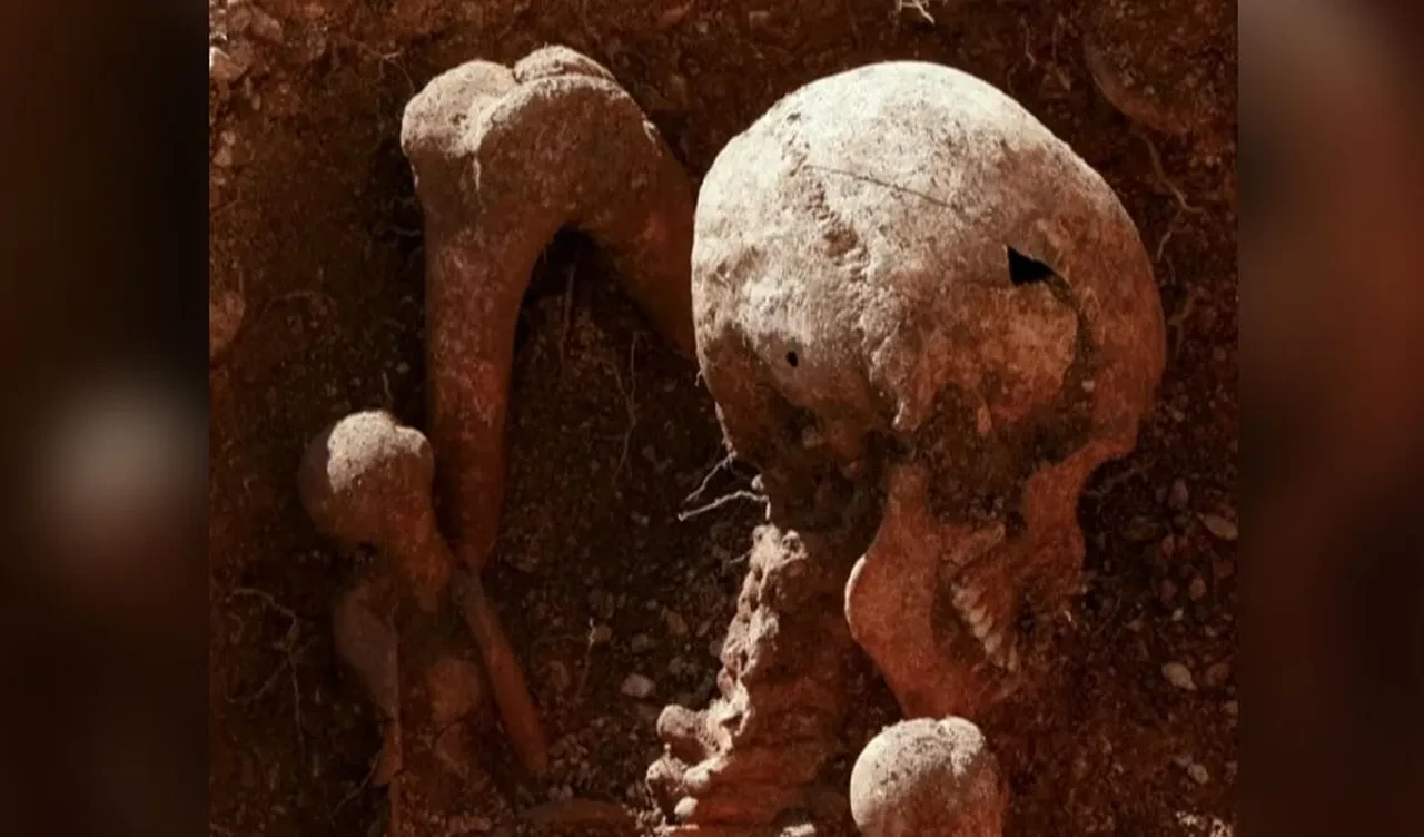 İlkokulun altından iskeletler çıktı! Üstelik oturur pozisyonda gömülüydüler