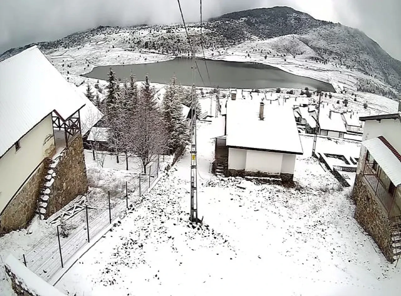 Kar yağışı Ankara'da etkili oldu! Yüksek kesimler beyaza büründü