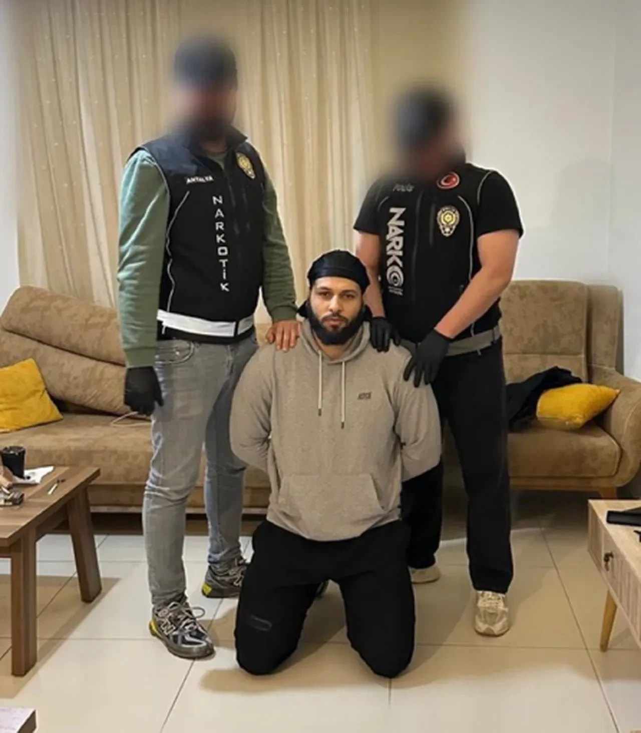 Kırmızı bültenle aranan suç makinesi Antalya'da yakalandı