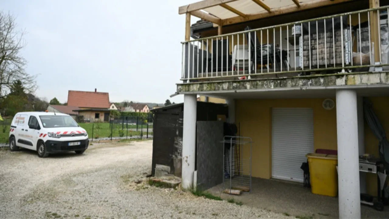 Minibüste aylarca tutulan 9 yaşındaki çocuk komşular sayesinde kurtuldu