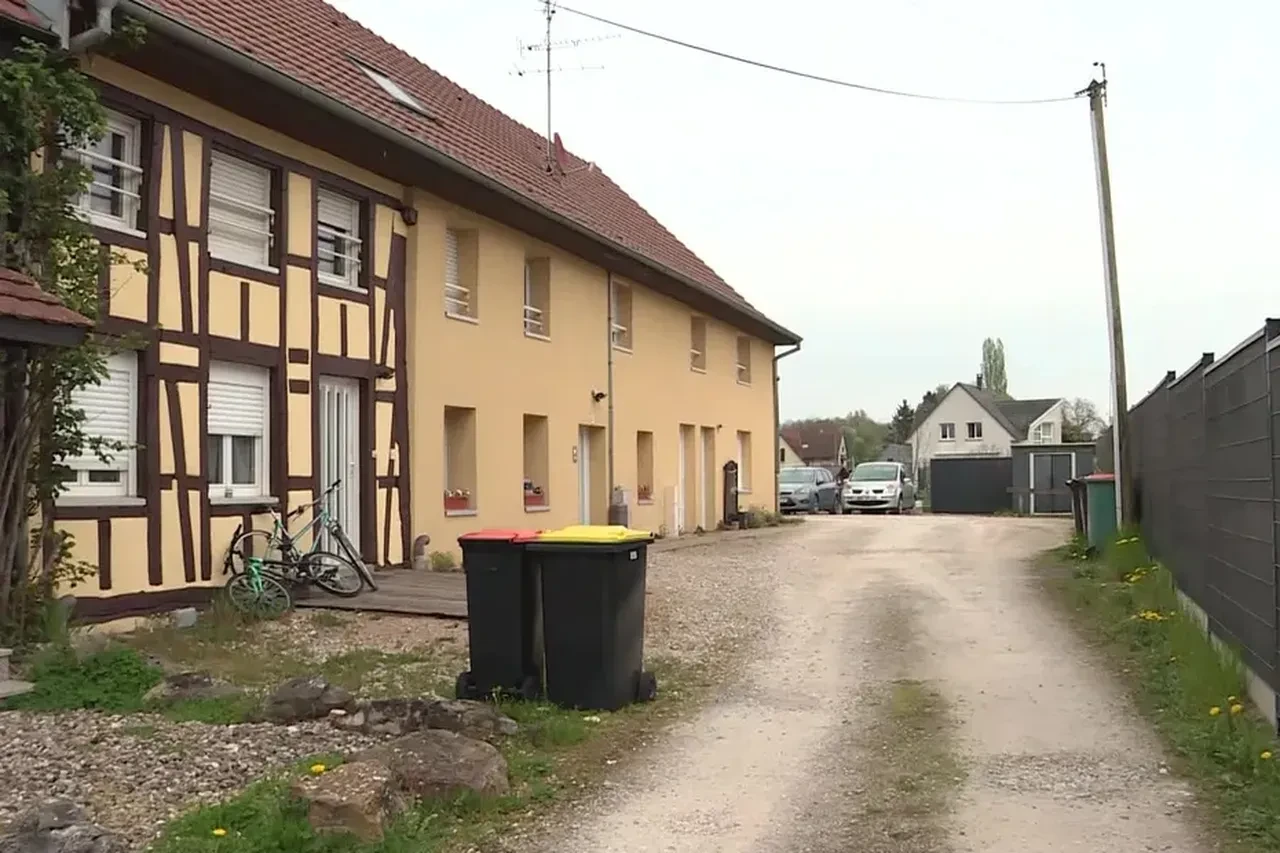 Minibüste aylarca tutulan 9 yaşındaki çocuk komşular sayesinde kurtuldu